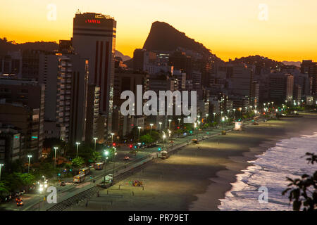 Spiaggia di Leblon all'alba, Rio de Janeiro, Brasile Foto Stock