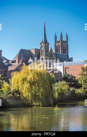 Tutti i Santi,C di E,Chiesa,Fiume apprendere,Royal Leamington Spa,Warwickshire, Inghilterra Foto Stock