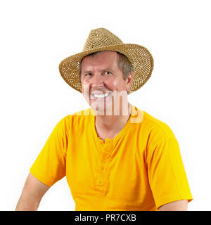 Uomo di mezza età in cappello di paglia su sfondo bianco Foto Stock