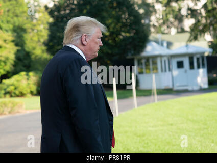 Washington, Stati Uniti d'America. 29Sep, 2018. Il Presidente degli Stati Uniti, Trump si diparte la Casa Bianca a Washington DC, intitolata a West Virginia a partecipare a eventi politici, 29 settembre 2018. Credito: Chris Kleponis/Piscina via CNP | Utilizzo di credito in tutto il mondo: dpa/Alamy Live News Foto Stock