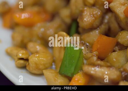 Primo piano di cucina cinese Cashew Chicken Foto Stock