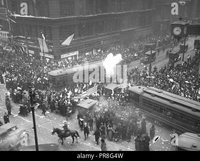 Cerimonie - Illinois - Chicago dimostrazioni di pace - pace dimostrazioni in Chicago, Ill. vista generale del celebrare nella sezione Business Foto Stock