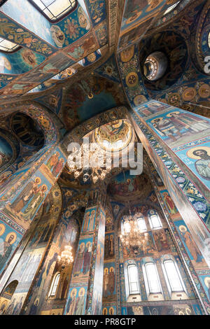 San Pietroburgo, Russia - 05 giugno, 2018: immagine verticale degli splendidi interni della Chiesa del Salvatore sul Sangue versato, situato nella Basilica di San Pietro Foto Stock