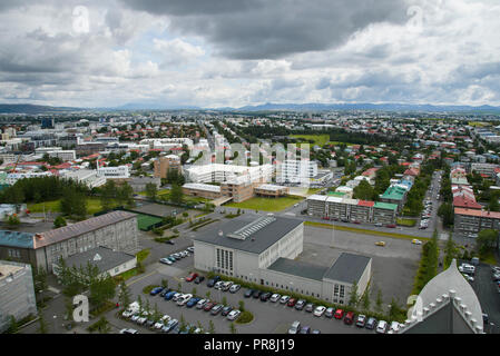 Reykjavik fotografata da Hallgr'mskirkja (chiesa). Luglio 2015 Foto Stock