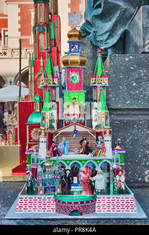 Szopki, Presepi di Natale al concorso annuale di dicembre al Monumento Adam Mickiewicz, Rynek Glowny o Piazza del mercato principale, Cracovia, Polonia Foto Stock