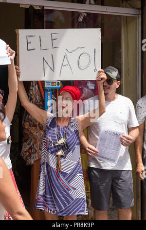 Settembre 29, 2018. #Nothim (elenão) mobilitazione. Donna proteste contro il Brasile di estrema destra candidato presidenziale Jair Bolsonaro Foto Stock