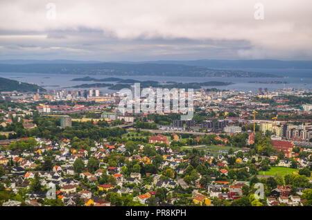 Parte centrale di Oslo, visto dal punto di vista Grefsenkollen. Foto Stock