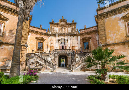 La bellissima Villa Palagonia di Bagheria, nei pressi di Palermo. Sicilia, Italia. Foto Stock