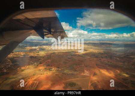 Il paesaggio del Madagascar nei pressi di Antananarivo sean da un piano Foto Stock