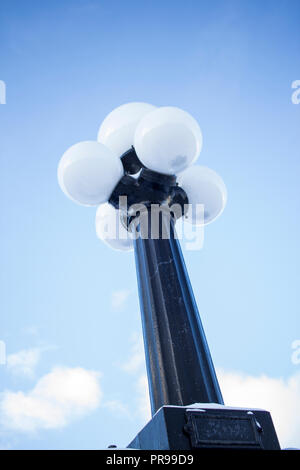 Lampadine tradizionali a Banff, Alberta Canada in una limpida giornata invernale. Foto Stock