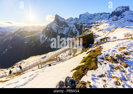 Picos de Europa sono una gamma di montagne 20 km nell'entroterra dalla costa settentrionale della Spagna. È un bel posto da visitare in tutte le stagioni Foto Stock