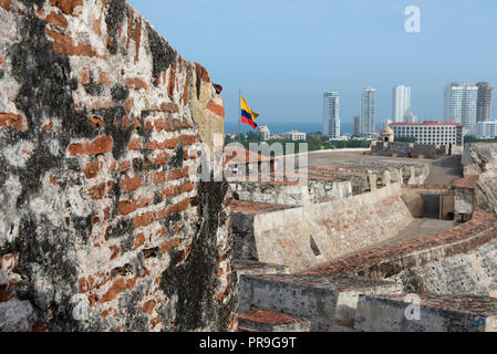 Sud America, Colombia Cartagena. Historic Castillo de San Felipe (Fort San Felipe), architettura spagnola. Circa 1536 panoramica della città dalla cima del Foto Stock