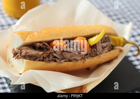 Carne bovina italiana sandwich con giardiniera Foto Stock