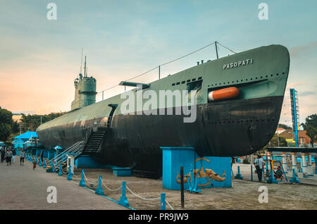 Pasopati Sommergibile Monumento (Monkasel), Surabaya, East Java, Indonesia Foto Stock