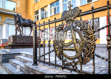 Samara, Russia - 15 Settembre 2018: il monumento in bronzo ai soldati del quinto ussaro reggimento alessandrina Foto Stock