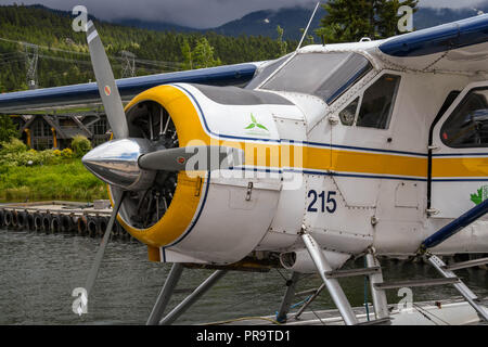 WHISTLER, BC, Canada - Giugno 2018: Close up di de Havilland Beaver idrovolante azionato da aria Porto legato fino al terminale di idrovolante a Whistler. Foto Stock