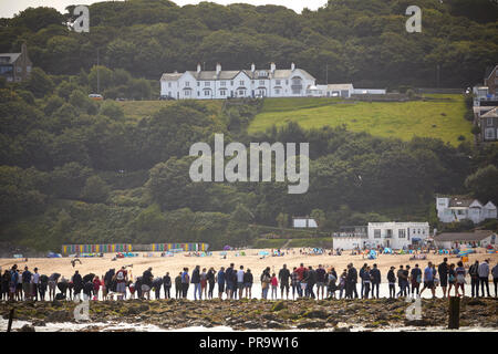 Occupato di attrazione turistica St Ives Smeatons Pier , fronte spiaggia cittadina in Cornovaglia, Inghilterra Foto Stock