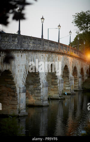 Bath Road ponte che attraversa il fiume Tamigi in Maidenhead un mercato comune in Berkshire Foto Stock