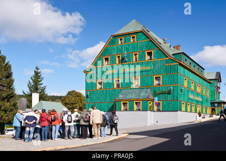 Zeleny dum, Bozi Dar, Krusne hory, Ceska republika / casa verde, Bozi Dar, Krusne hory montagne (Monti Metalliferi), Repubblica Ceca Foto Stock