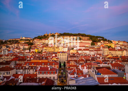 Skyline di Lisbona e Saint George Castle Foto Stock