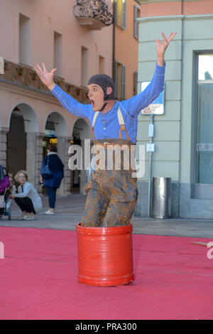 Lugano, Svizzera - 15 Luglio 2016 - comico barsulle a Buskers Festival a Lugano, Svizzera Foto Stock