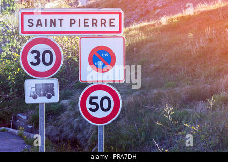 Saint Pierre segno a sunrise. Saint Pierre, Saint Pierre e Miquelon. Foto Stock