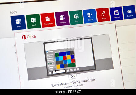 MONTREAL, Canada - 8 Settembre 2018: Microsoft Office 365 procees installazione su una schermata del desktop. Microsoft Office è una famiglia di client e server Foto Stock