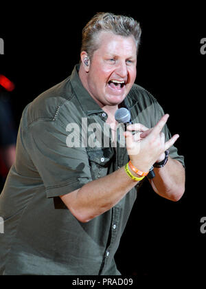 Gary LeVox con Rascal Flatts esegue in concerto presso l'anfiteatro di Cruzan in West Palm Beach, Florida il 13 settembre 2014. Foto Stock