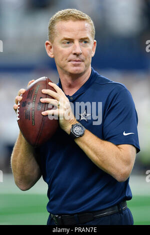 Arlington, Texas, Stati Uniti d'America. Il 30 settembre, 2018. Dallas Cowboys head coach Jason Garrett prima della NFL partita di calcio tra la Detroit Lions e Dallas Cowboys di AT&T Stadium di Arlington, Texas. Shane Roper/Cal Sport Media/Alamy Live News Foto Stock