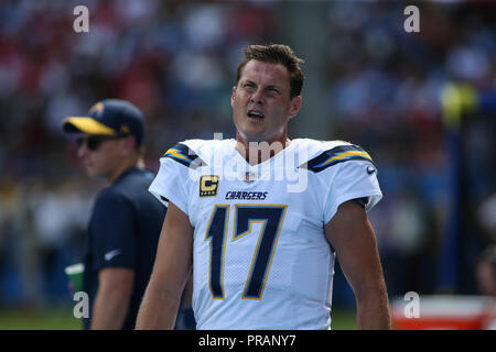 Carson, CA. Il 30 settembre, 2018. Los Angeles Chargers quarterback Philip Rivers (17)durante la NFL San Francisco 49ers vs Los Angeles Chargers presso il Centro Stubhub a Carson, CA il 30 settembre 2018 (foto di Jevone Moore Credito: csm/Alamy Live News Foto Stock