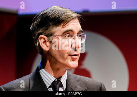 Birmingham, Regno Unito. 30 Settembre, 2018. Giacobbe Rees-Mogg al congresso del Partito Conservatore di domenica 30 settembre 2018 tenutasi a ICC Birmgingham, Birmingham. Nella foto: Giacobbe Rees-Mogg appare in una frangia evento ospitato da BREXIT Central . Foto di Julie Edwards. Credito: Julie Edwards/Alamy Live News Foto Stock