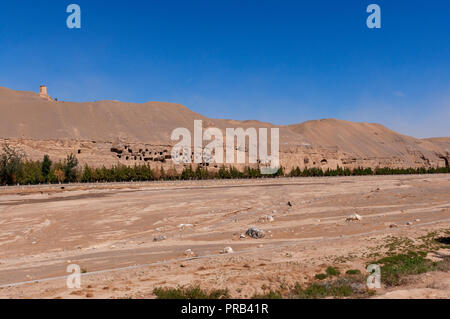 Vista delle Grotte di Mogao vicino la città di Dunhuang, nella provincia di Gansu, Cina. Foto Stock