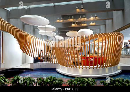 La un angolo bellissimi interni completamente in legno Le Meridien Hotel a Ho Chi Minh City, Vietnam Foto Stock