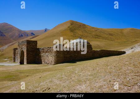 Tash Rabat, un xv secolo Caravnserai dall'antica Via della Seta, Kirghizistan, Asia centrale Foto Stock