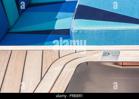 Wally Yachts, scacco matto. Potenza, barca di lusso, dettagli da annuale di Monaco Yacht Show. Miglior design navale dell'anno, legno e fibra di carbonio look. Foto Stock