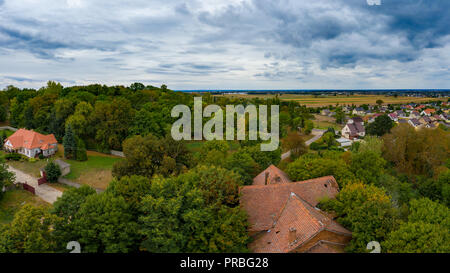 Vista da sopra il piccolo villaggio in Polonia. Foto Stock