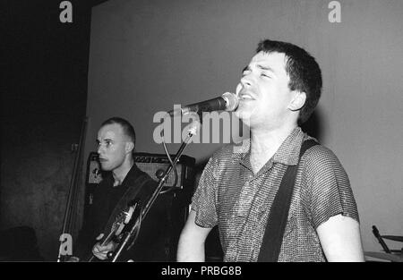 Martin Phillipps and the Chills si esibisce al Bowen West Theatre, Bedford, 3 marzo 1990. Foto Stock