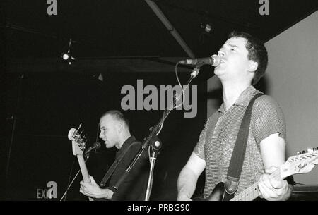 Martin Phillipps and the Chills si esibisce al Bowen West Theatre, Bedford, 3 marzo 1990. Foto Stock