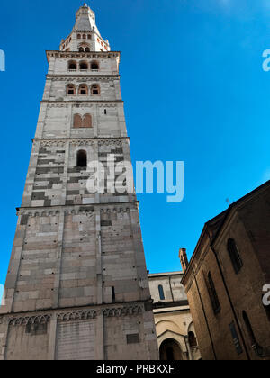 Ghirlandina romanica torre campanaria, patrimonio Unesco, Modena, Italia. Foto Stock