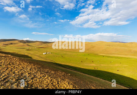 In Asia centrale, il Kirghizistan, la yurta presso il lago Songkol Foto Stock