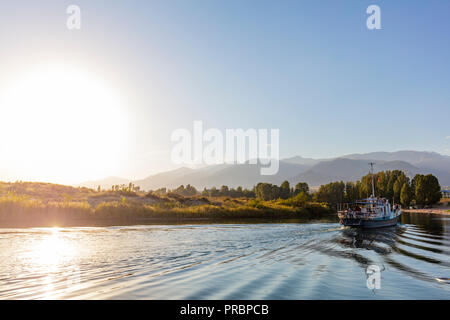 In Asia centrale, il Kirghizistan, il lago Issyk Kol, Cholpon Ata yacht club Foto Stock