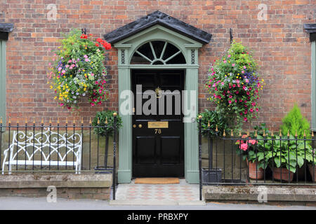 In stile georgiano black casa porta nel muro di mattoni Foto Stock