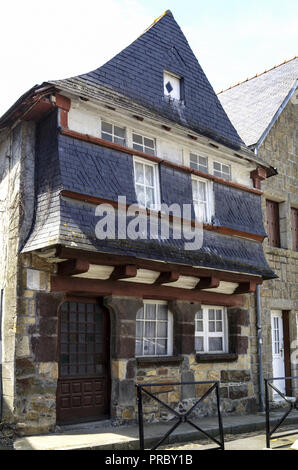Francia Dept Finisterre. St Renan città mercato.La vecchia casa corbelled chiamato Le Faou nella Place de Vieux Marche. Foto Stock