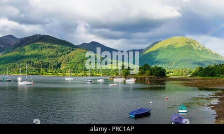 Panorama, Loch Leven, eveing luce, Vescovo's Bay, cercando di Glencoe montagne, North Ballachulish, Highland Regione, Scotland Regno Unito Foto Stock