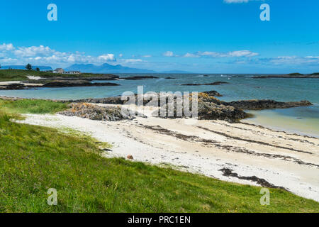 Guardando ad ovest attraverso il suono di Arisaig di Eigg e rum da Arisaig, vicino a Mallaig, altopiani, Scozia Foto Stock