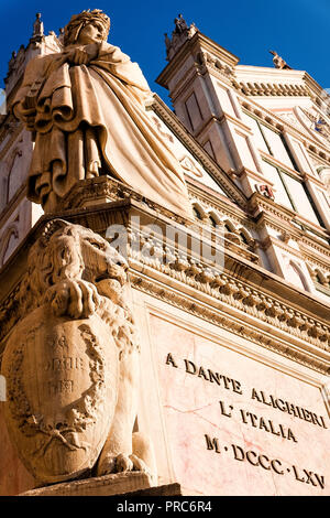 Dante Alighieri statua in piazza Santa Croce a Firenze Foto Stock