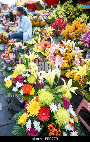 Cambogia fiori Psar Thmei mercato Phnom Penh fiori di loto Foto Stock