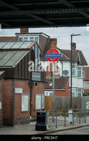 Il West Harrow stazione della metropolitana Foto Stock