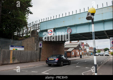 Il West Harrow stazione della metropolitana Foto Stock