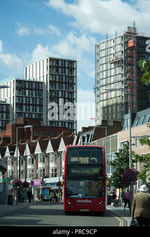 Nuovo costruito devolopment nel centro città di Harrow, London borough Foto Stock